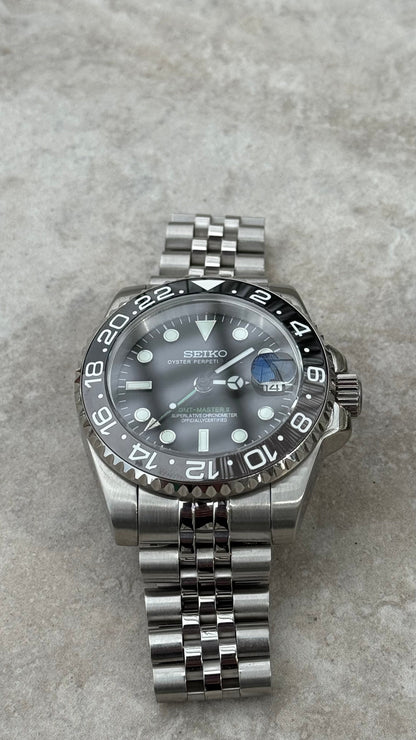 Bruce Wayne Perpetual GMT