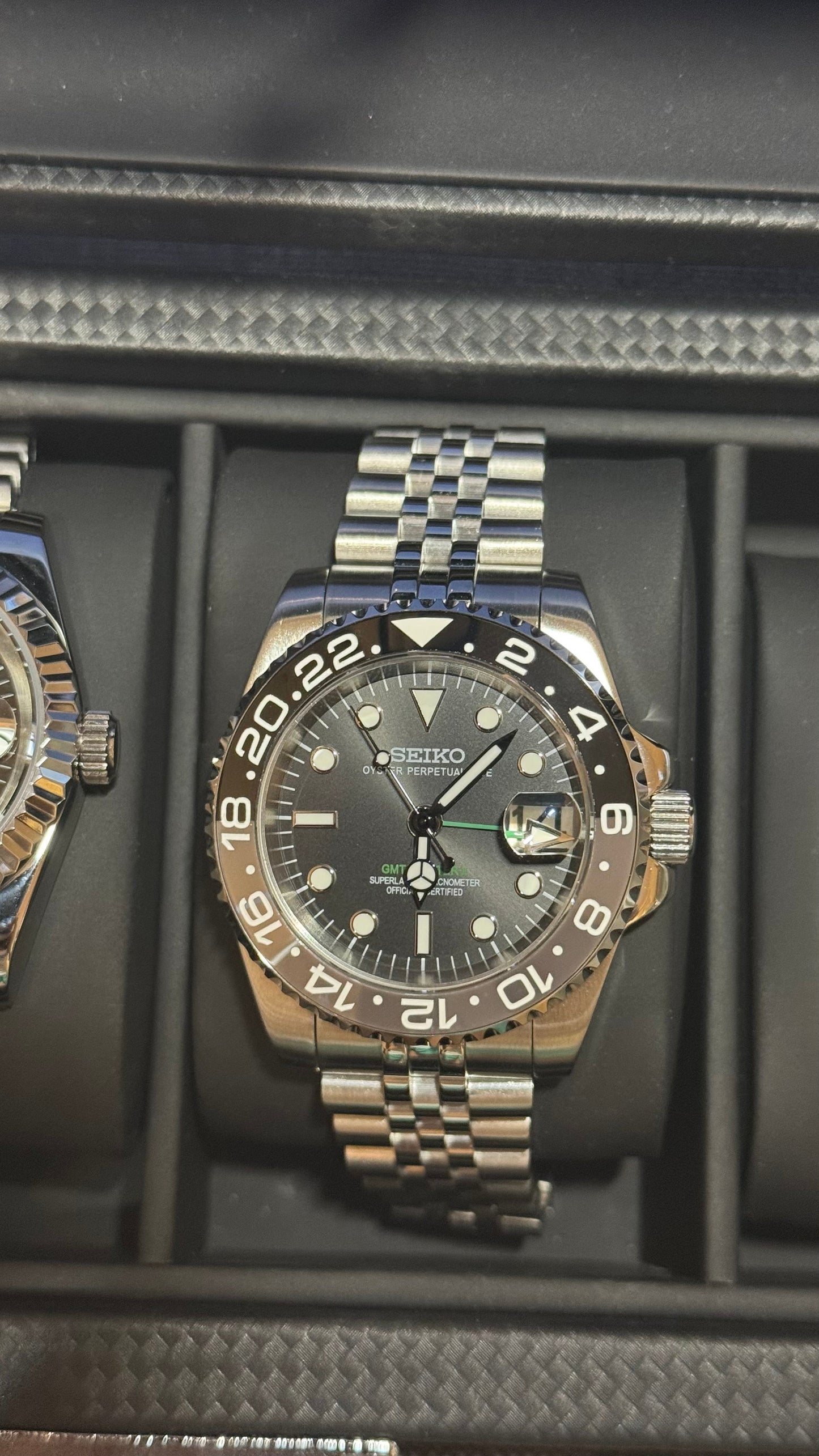 Bruce Wayne Perpetual GMT