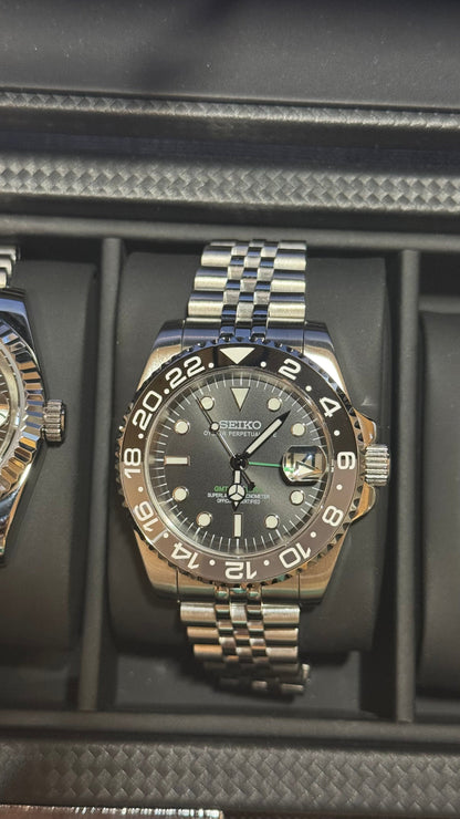 Bruce Wayne Perpetual GMT