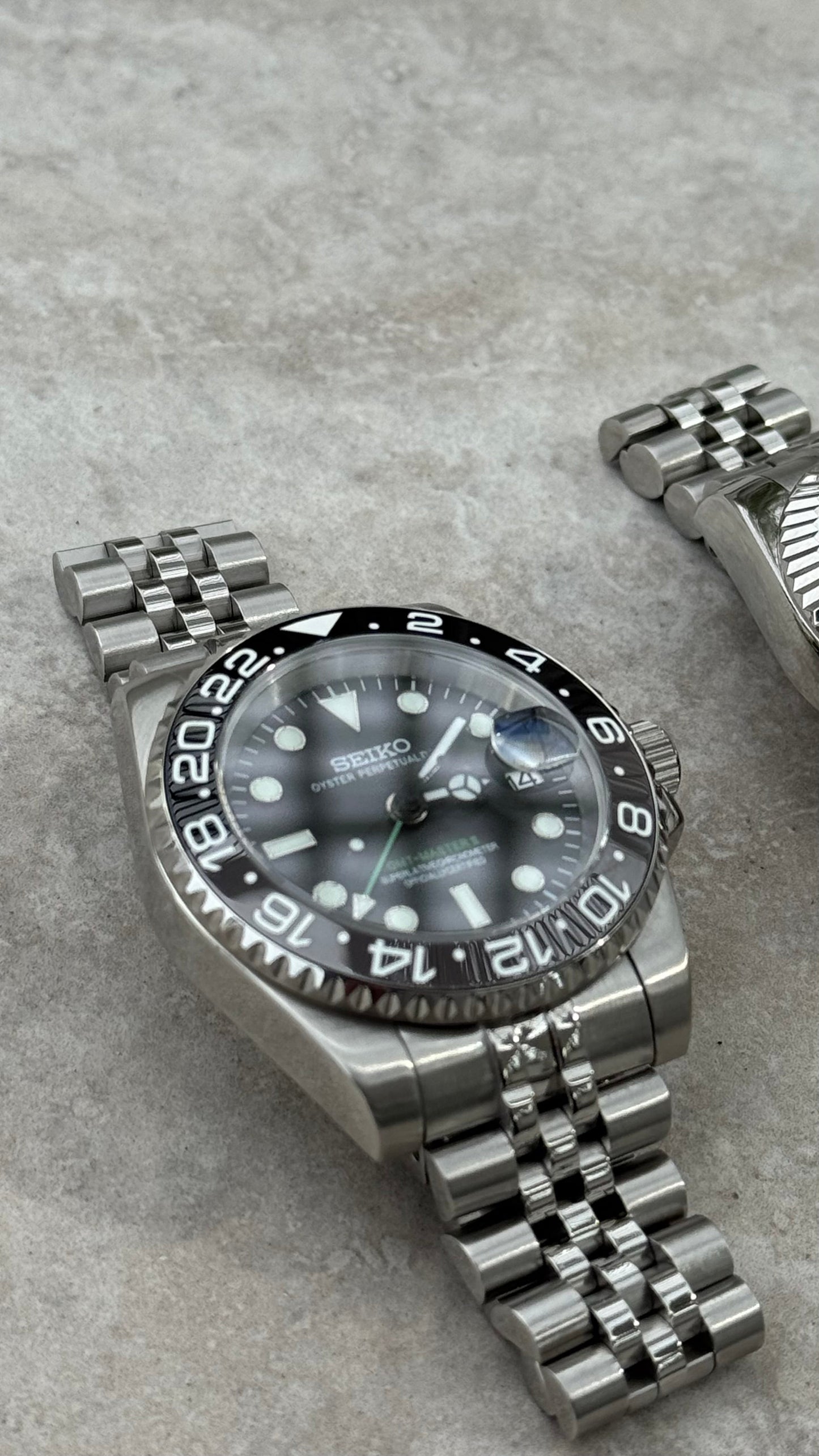 Bruce Wayne Perpetual GMT