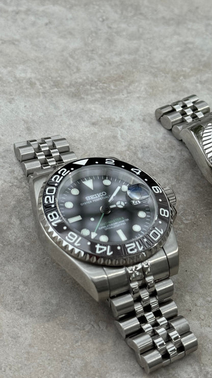 Bruce Wayne Perpetual GMT