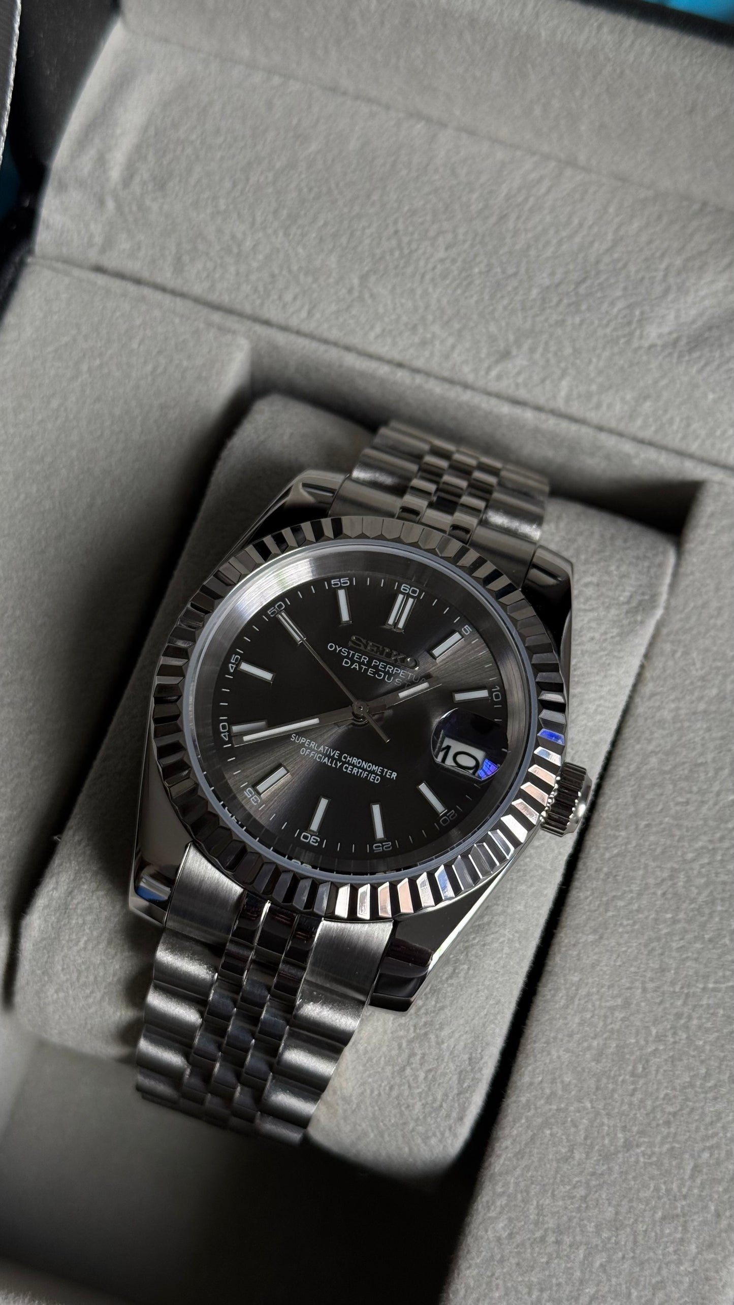 Classic Platinum Dial Perpetual SeikoJust Stainless Steel
