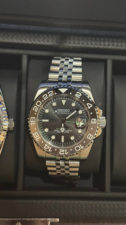 Bruce Wayne Perpetual GMT