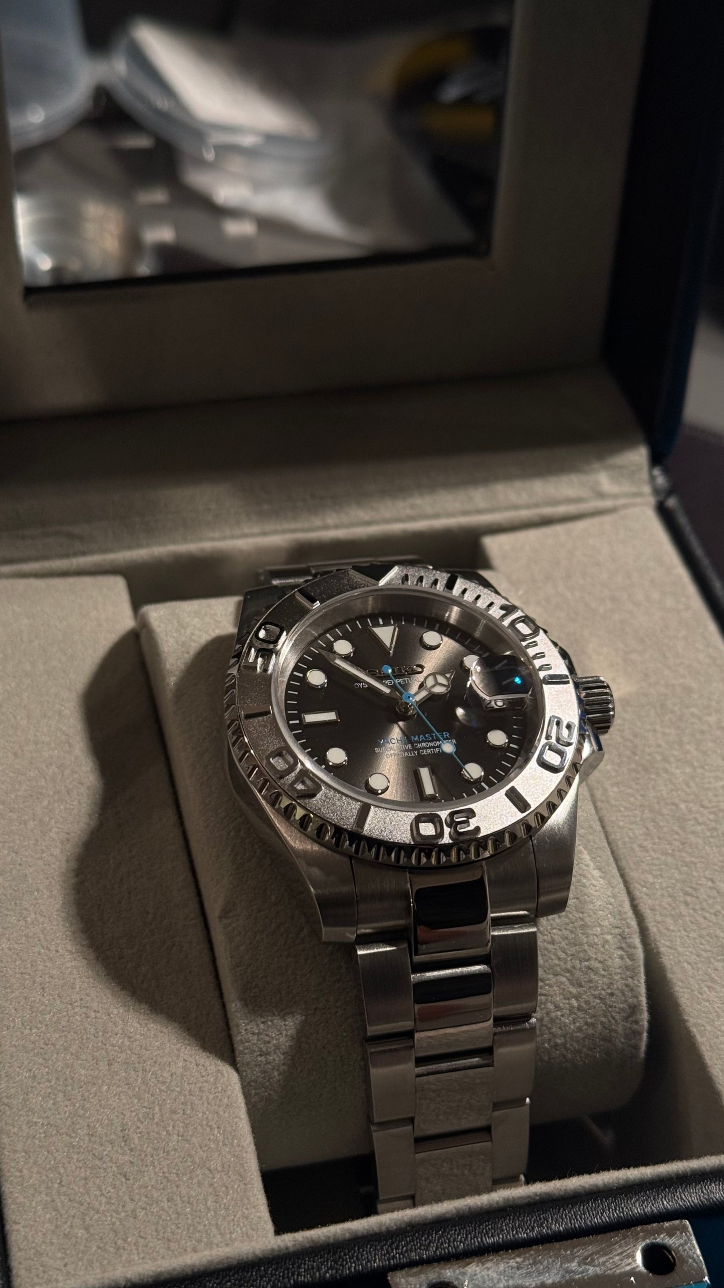 Platinum Dial Perpetual SeikoYacht Stainless Steel