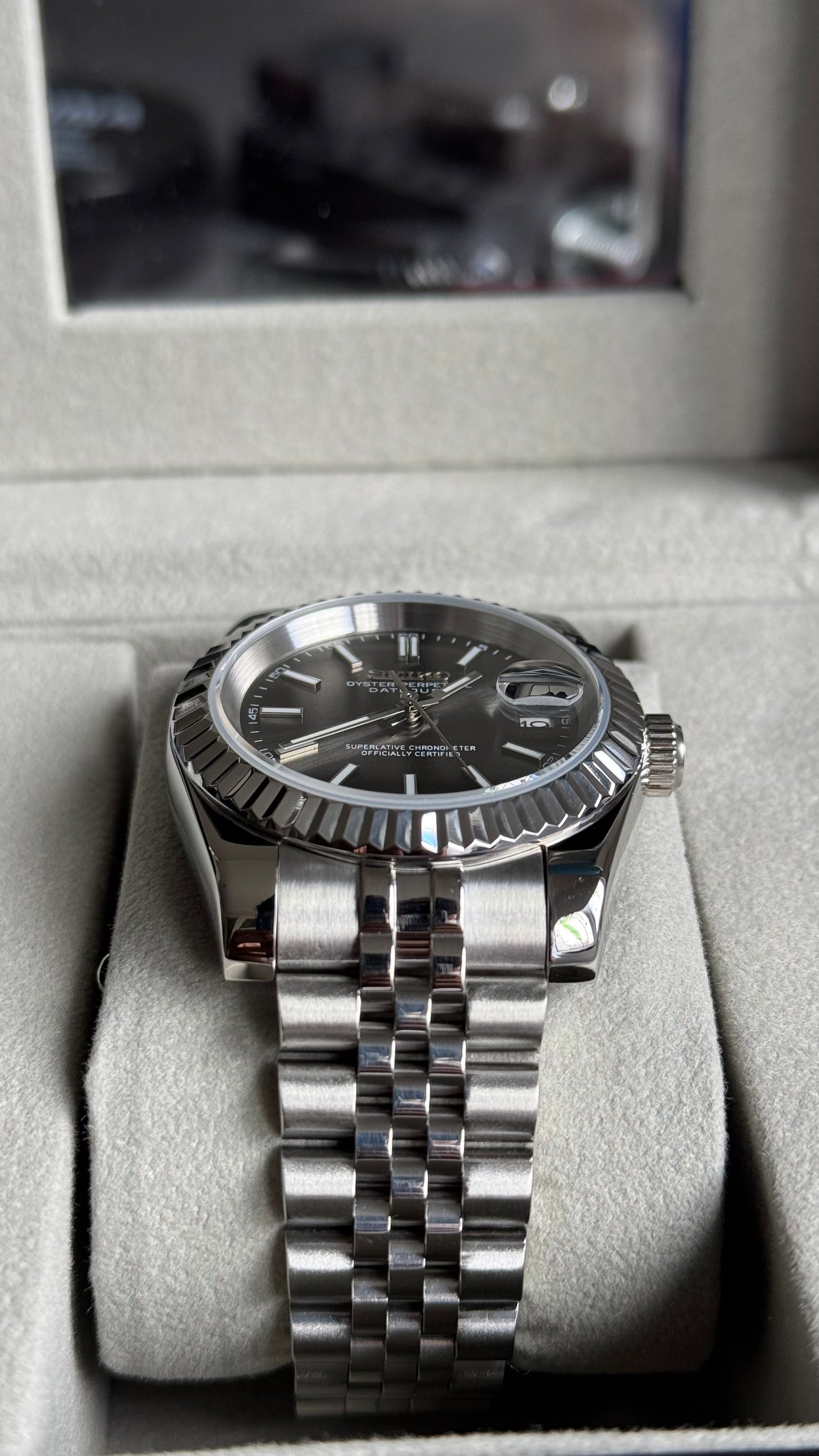 Classic Platinum Dial Perpetual SeikoJust Stainless Steel