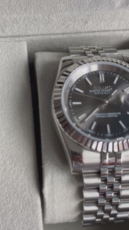 Classic Platinum Dial Perpetual SeikoJust Stainless Steel